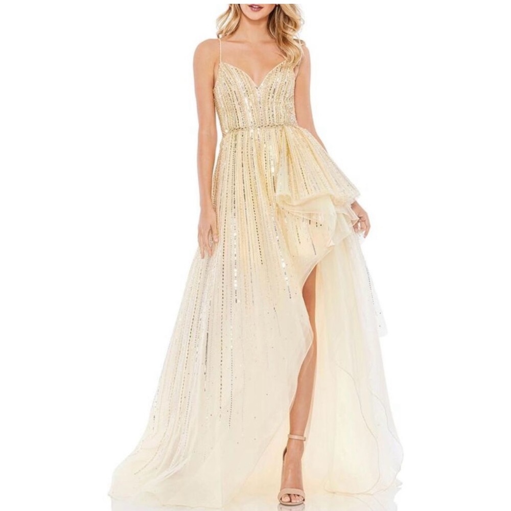 Mac Duggal formal gown, NEW WITH TAGS! Size 18, in perfect condition!